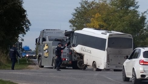 ТИНЕЈЏЕР ПОГИНУО, 36 ПОВРЕЂЕНО: Нови детаљи тешке саобраћајне несреће код Инђије