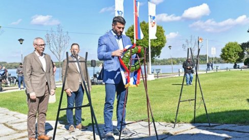 ŠAPIĆ POLOŽIO VENAC NA SPOMENIK BRANIOCIMA BEOGRADA: Ponosni na heroje odbrane našeg grada 1915. godine