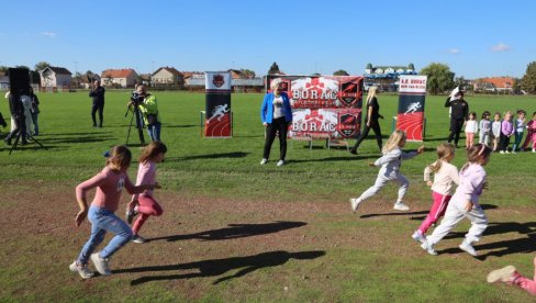 ŠKOLSKO-SPORTSKO TAKMIČENJE U ATLETICI OTVORENO U NOVOM SADU: Okupljeno više od 1.800 učesnika