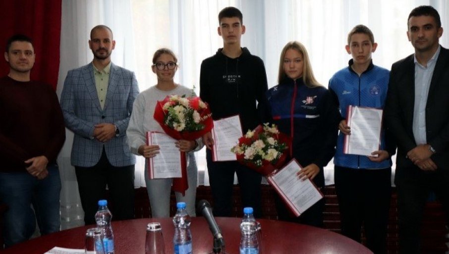 STIPENDIJE ZA NAJBOLJE: Opština Apatin nagradila najuspešnije sportiste