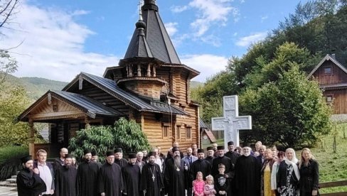 LITURGIJA DUŠU MILUJE: Svečano u manastiru Strmovo između LJubovije i Bajine Bašte