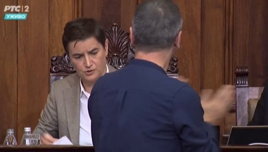 ĆUTA PRIŠAO ANI BRNABIĆ DA JE PROVOCIRA, ALI USLEDIO JE MUNjEVIT POTEZ PREDSEDNICE SKUPŠTINE: Lažni ekolog podvio rep i pobegao!