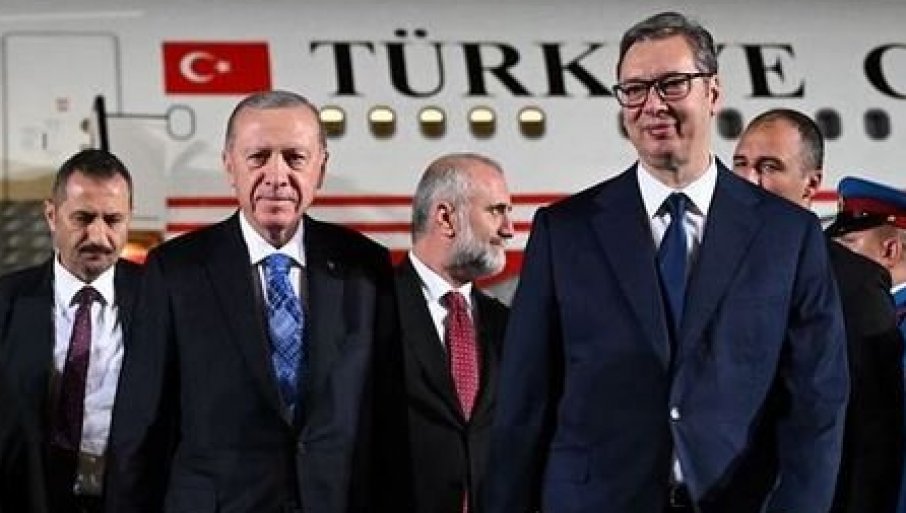 ERDOGAN U POSETI SRBIJI: Predsednik Vučić domaćin turskom kolegi - svečani doček ispred Palate Srbija (VIDEO)