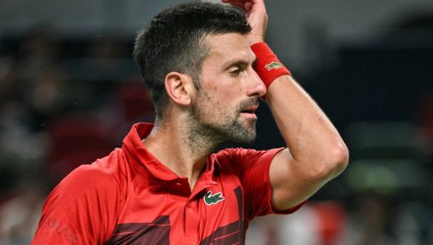 NOLE IM JASNO POKAZAO ŠTA MISLI: Đoković pogledao ka Sinerovoj loži, pa uradio ovo (VIDEO)