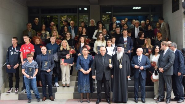 ДОДЕЉЕНЕ ОКТОБАРСКЕ НАГРАДЕ: Одржана свечана седница у Скупштини града Јагодине