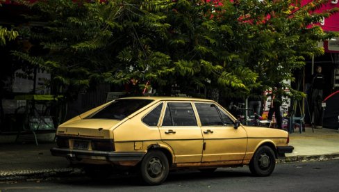 Kako od starih vozila koja trule u dvorištu i garaži brzo doći do novog automobila?