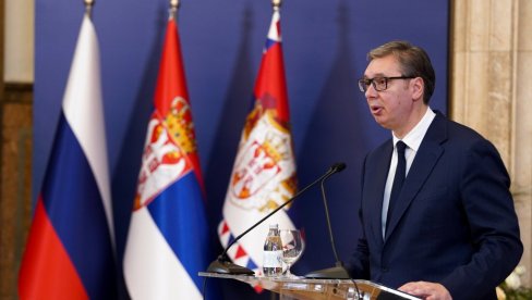 NISMO OKUPATORSKE TENKOVE DOČEKALI SA CVEĆEM KAO NEKI U REGIONU Vučić na otvaranju izložbe Vojna diplomatija na putu ka slobodi (VIDEO)