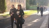 УРОШ БЛАЖИЋ ДОВЕЗЕН У СПЕЦИЈАЛНИ СУД: Наставља се суђење за масакр у Дубони и Малом Орашју - Стигли и чланови породица убијених (ВИДЕО)