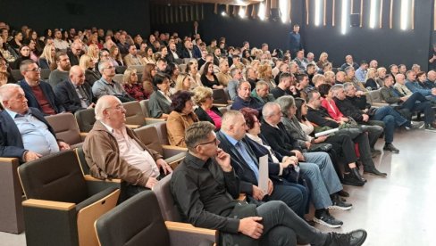 SEĆANJE NA SRPSKE ŽRTVE  I DR  STANKOVIĆA : Istorijsko-dokumentarni film „Svjedok pred novosadskom publikom (FOTO)