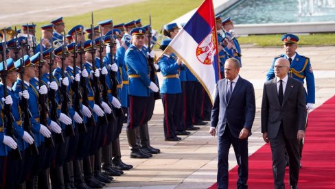 TUSK U POSETI SRBIJI: Vučević dočekao poljskog premijera ispred Palate Srbija - uskoro sastanak sa Vučićem (FOTO)