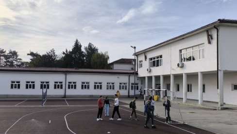 PRAVA INKLUZIJA SAMO U LAJKOVCU: OŠ Mile Dubljević zaposlila pedagoškog asistenta za pomoć deci koja imaju smetnje u razvoju