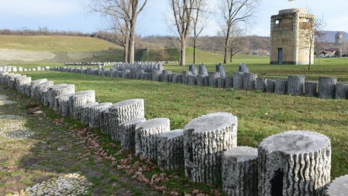 SPOMEN KOMPLEKS POD KAMERAMA: Za 2025. planirano detaljno uređenje „Groblja streljanih 1941.“ u Kraljevu (FOTO)