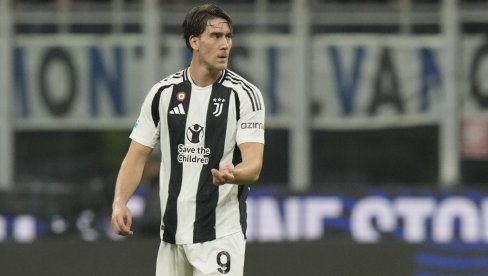 VLAHOVIĆ SPUŠTA LOPTU: Srbin se oglasio posle haosa nakon meča Juventus - Venecija (FOTO)