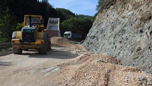 OBUSTAVA SAOBRAĆAJA: Radovi na putu Kraljevo - Goč