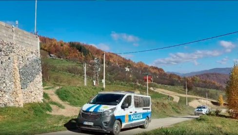 ПОЛИЦИЈА ОПКОЛИЛА СЕЛО, БЛОКИРАНИ СВИ ПУТЕВИ, ПРЕКИНУТА НАСТАВА: Лоциран Алија Балијагић, ево шта се дешава у Ораховици! (ВИДЕО)