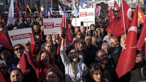 PROTEST U ISTANBULU: Uhapšen i smenjen gradonačelnika iz opozicije