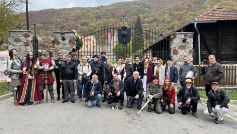 FOTO-SAFARI ART TIMA: Modeli pred objektivima na lokacijama dva manastira (FOTO)