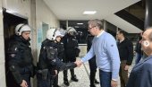 VUČIĆ SA POLICAJCIMA: Izdržali ste teror nezapamćenih razmera