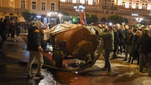 NASILNICI PRIZIVAJU OTCEPLJENJE VOJVODINE: Vođa protesta prozapadne opozicije u Novom Sadu sve češće pominju separatizam