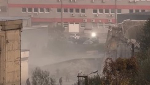 BANJALUKOM ODJEKIVALE DETONACIJE: Konačno srušen Incelov dimnjak (VIDEO)