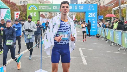 TAČKA NA USPEŠNU SEZONU! Elzan Bibić brani titulu na petom Beogradskom polumaratonu