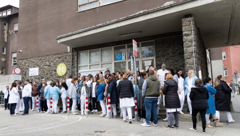 ŠTRAJK UŠAO U TREĆI DAN: Radnici u komšiluku ne odustaju od svojih zahteva