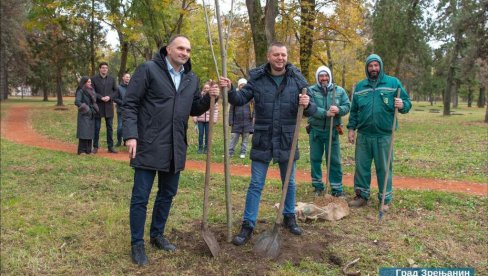 ЗА ПАРК ПУН АУТОХТОНИХ ВРСТА: У Зрењанину посађена прва од 250 садница липе, у плану и лишћар, храст и јавор