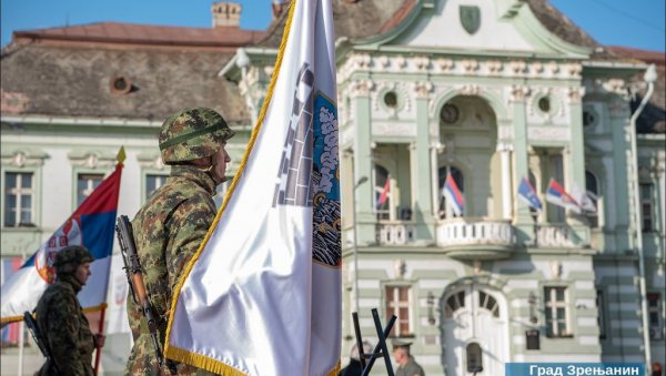 ПРАЗНИК ГРАДА ЗРЕЊАНИНА: Венци и цвеће за ослободиоце, централна прослава на Тргу слободе    