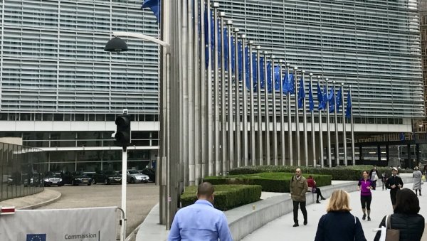 БЕРЛАМОН ЗА ЈАЧАЊЕ ОДБРАНЕ: Обновљени састав Европске комисије званично преузео мандат, у Бриселу кажу да следи нова ера