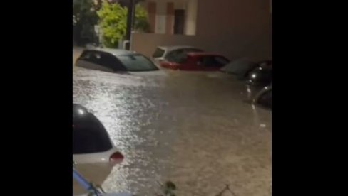 KATAKLIZMA U GRČKOJ: Oluja opustošila omiljena letovališta Srba - iz vode vire samo krovovi automobila (VIDEO)