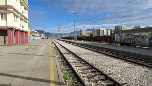 KVAROVI BLOKIRALI VOZOVE: Železnice obustavile saobraćaj iz Podgorice ka Nikšiću i Baru, putnike prevoze autobusima