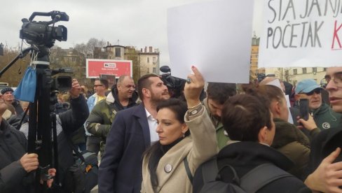 OPOZICIJA PRAVI HAOS U NOVOM SADU: Proteste predvodi Marinika Tepić - blokiran saobraćaj, svađa sa građanima (VIDEO)