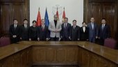 ИЗРАЗ ПРИЈАТЕЉСТВА И ПОВЕРЕЊА ИЗМЕЂУ НАШИХ ЗЕМАЉА: Вучић се састао са представницима Опште болнице Народне ослободилачке војске Кине