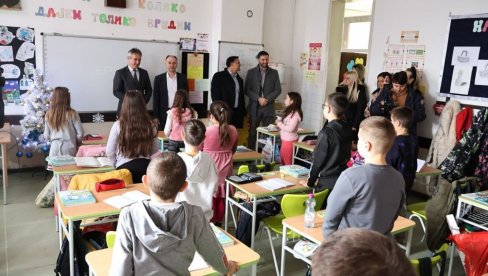 DONACIJA ŠKOLI U VRTOGOŠU KOD VRANJA: Dobili 2.264.000 dinara za nabavku opreme