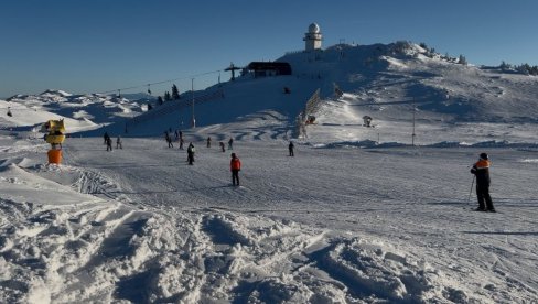 NA JAHORINI ZVANIČNO OTVORENA ZIMSKA SEZONA Ikonić: Ski opening na Jahorini postao prepoznatljiv turistički brend