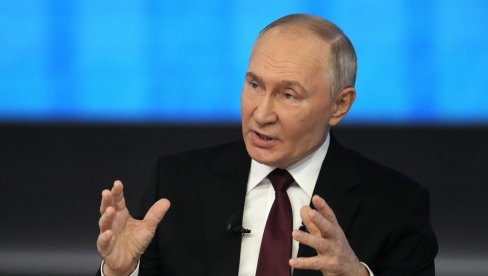 ТАМО ГДЕ СМО МИ ТАМО ЈЕ ПОБЕДА: Путин на годишњој конференцији примио заставу 155. бригаде Тихоокеанске флоте (ФОТО/ВИДЕО)