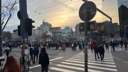 ПОЛИТИЧКИ ПРОТЕСТ ОПОЗИЦИЈЕ НА СЛАВИЈИ: Центар Београда блокиран за саобраћај (ВИДЕО)