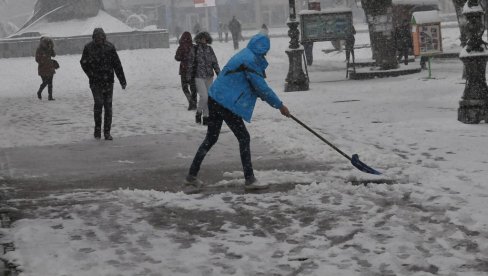 ПРИЈАВЕ НЕОДГОВОРНИМ ГРАЂАНИМА:У Краљеву инспекција контролише чишћење снега