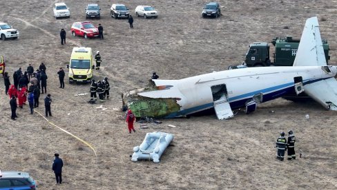 POJAVILA SE ŠOK TVRDNJA: "Rusi su oborili avion u Kazahstanu, pogledajte tragove eksplozije na repu letelice"