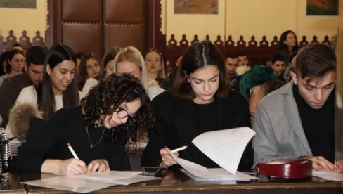 PODRŠKA ZA 111 STUDENATA: Apatin dodelio stipendije