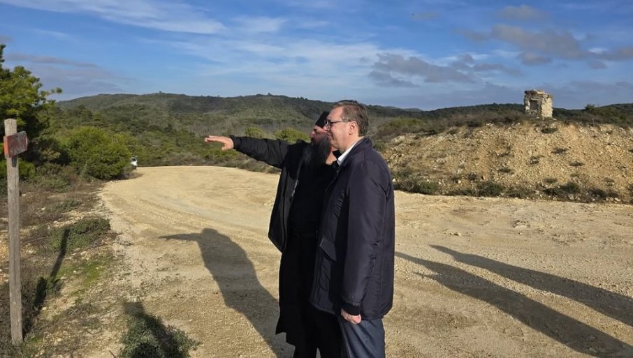 NADOMAK SVETINJE Vučić: Ne postoje reči koje bi opisale osećaje u trenucima kada se približavate Hilandaru