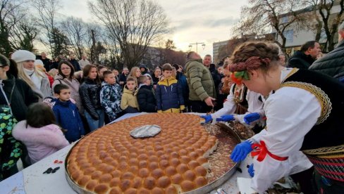 PRAVOSLAVNI HRAMOVI PUNI VERNIKA: U Leskovcu i okolini obeleženo Badnje veče i Božić