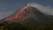 SNAŽNA VULKANSKA ERUPCIJA U INDONEZIJI: Vulkan eruptirao pet puta, izbacujući lavu