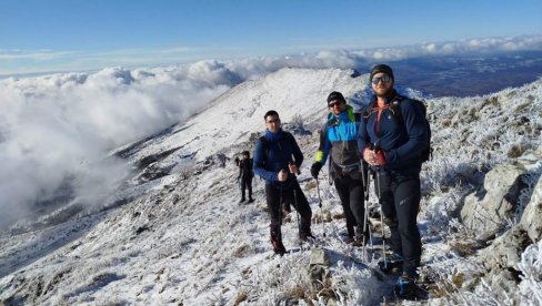 RTANJ SUNCEM DOČEKAO PLANINARE: Idealan dan za 42. Božićni uspon (FOTO)