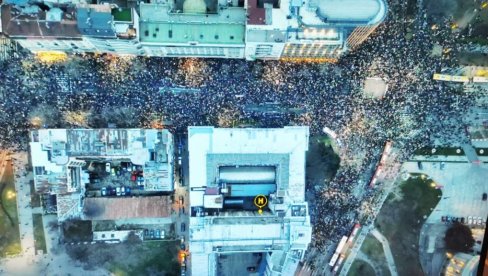 FIJASKO PROTESTA ISPRED USTAVNOG SUDA: Upola manje učesnika nego na Slaviji