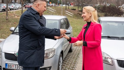 BRŽE DO PACIJENATA: Dom zdravlja Zvezdara dobio dva vozila na korišćenje