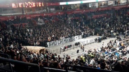 BIO SI MI SVE! KK Partizan i navijači crno-belih odali počast Dejanu Milojeviću (FOTO)