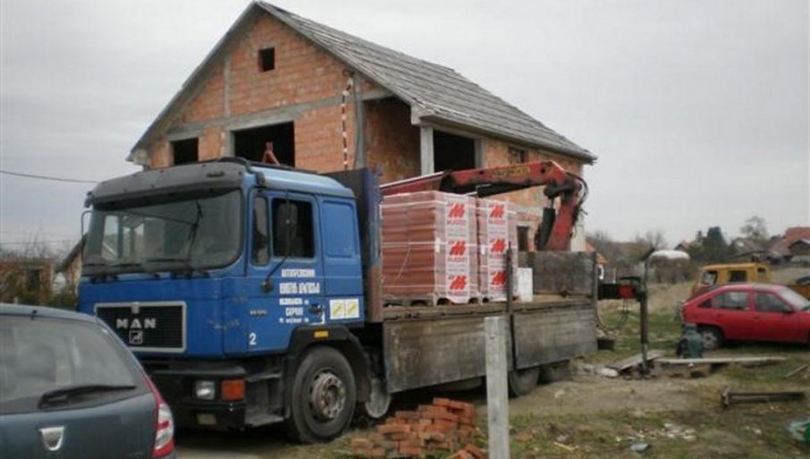 MATERIJAL NAJUGROŽENIJIMA: Javni poziv GO Surčin za dodelu neophodne pomoći raseljima licima