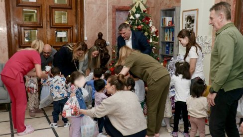 ALTA banka: Pokloni za mališane u Zvečanskoj povodom Svetog Save, slave ustanove