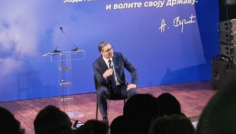 VUČIĆ U RASINSKOM OKRUGU: Vučić obilazi pogone za proizvodnju nameštaja „Nameštaj Lika“  (VIDEO)